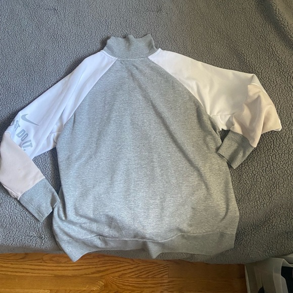 OVERSIZED NIKE QUARTER ZIP SWEATER - Picture 4 of 4